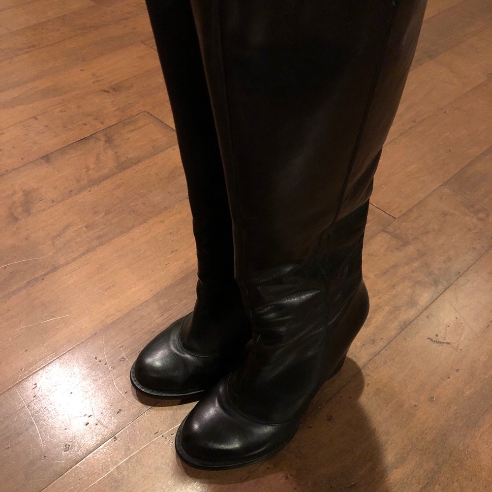 BCBGeneration BCBG Original Round Toe Zipper Boot - Picture 4 of 6